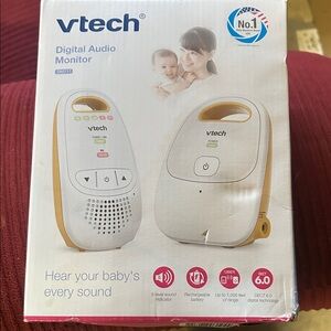 VTech Digital Audio Monitor in White and Gold - Portable Baby Monitor